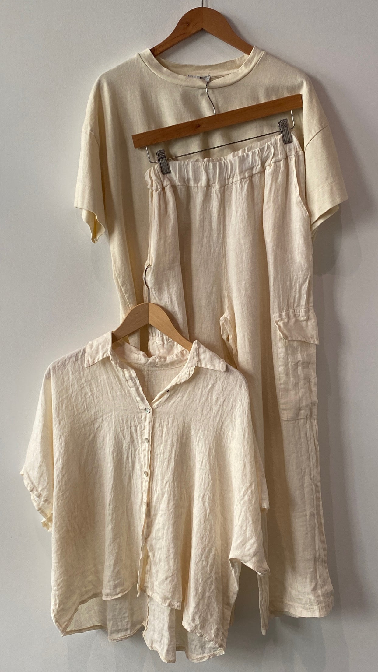 linen CARGO PANTS cream / linen SHIRT cream / OVERSIZED T-SHIRT cream
