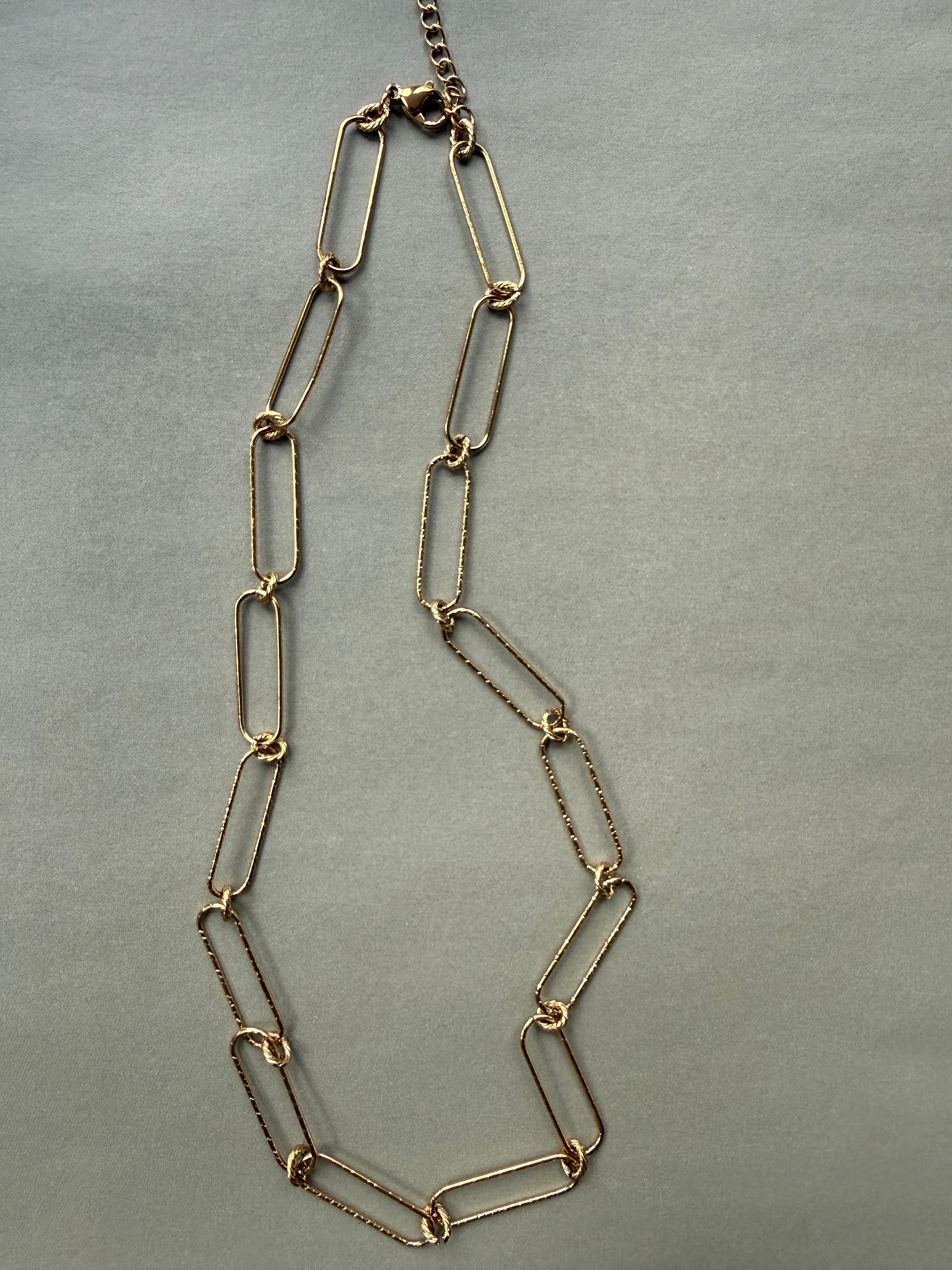 NECKLACE / STAINLESS STEEL