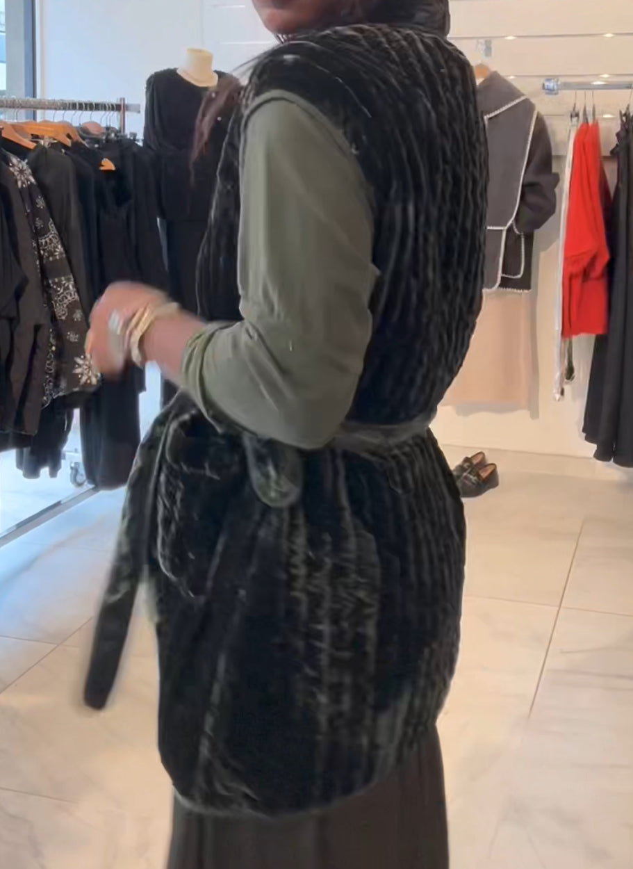 JOSH VELVET SLEEVELESS JACKET