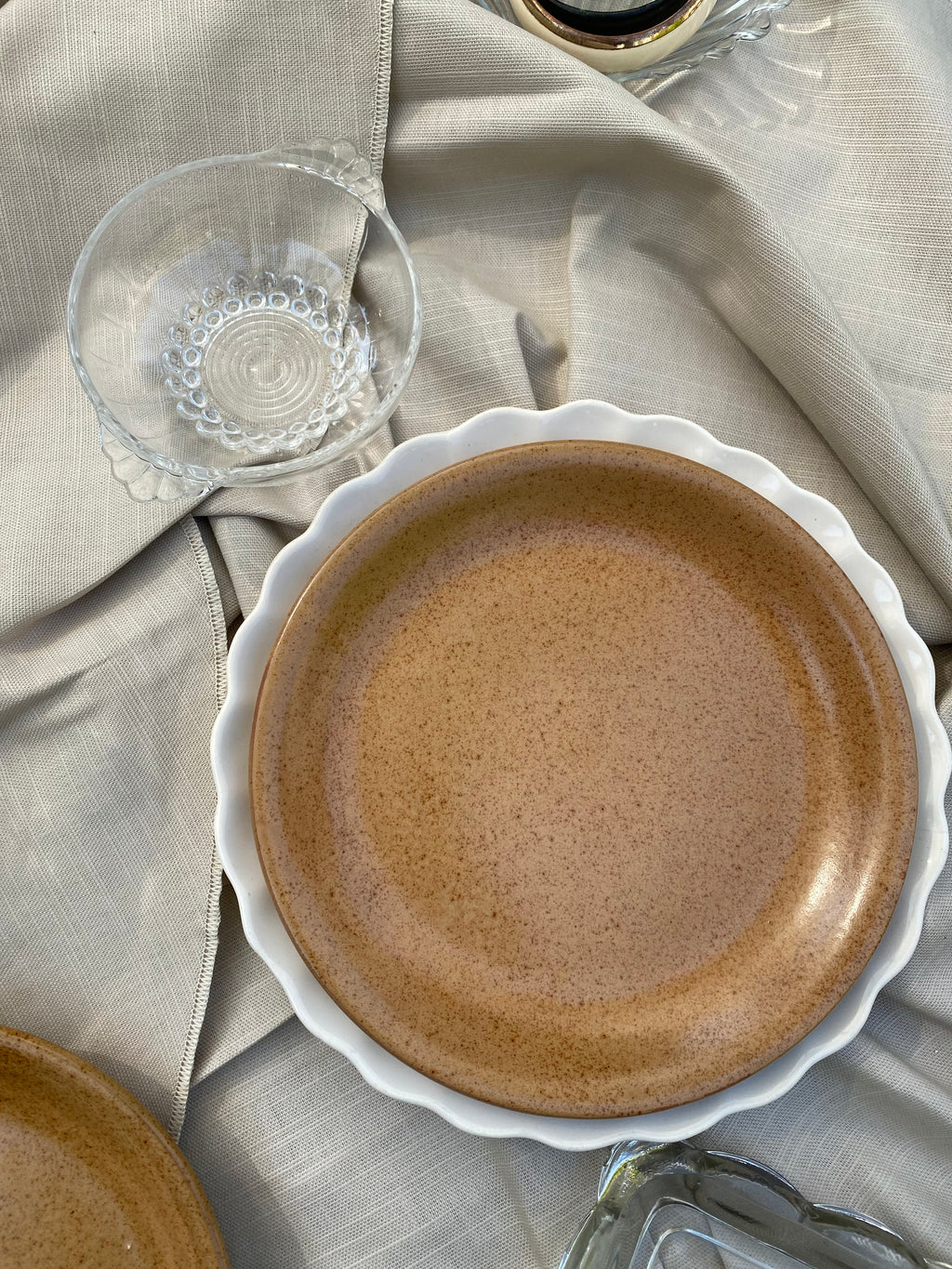 SANDY SANDSTONE PLATES
